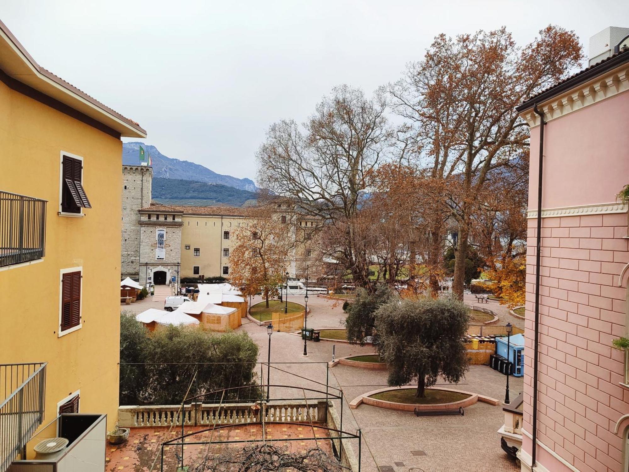 Queen Of The Lake Apartment Riva del Garda Exterior photo